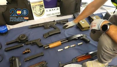 La Policía descubre un arsenal con armas de guerra en una finca de Aznalcázar