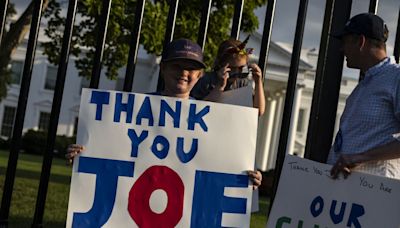 Présidentielle aux Etats-Unis: après le retrait de Joe Biden, le « respect » des dirigeants du monde