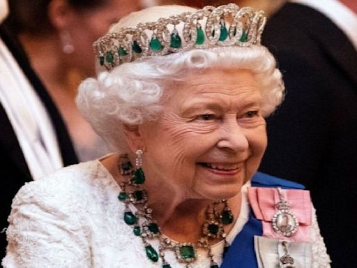 Did Queen Elizabeth II Suffer From Bone Cancer Before Her Death At 96? Boris Johnson Reveals In New Book