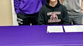 Preston Ray signs to wrestle for Waldorf University