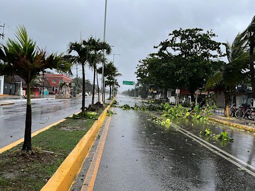 "Beryl" toca tierra en Tulum como huracán categoría 2 • Once Noticias