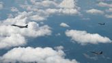 展現美韓聯合防禦態勢！美軍B-1B轟炸機飛越朝鮮半島 進行實彈演習