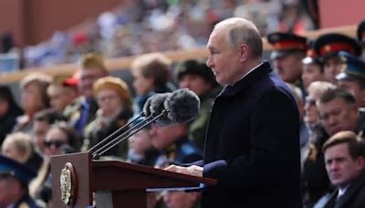Guerra Ucraina Russia, news. Putin: "Non permetteremo a nessuno di minacciarci". LIVE
