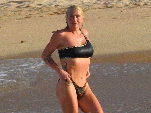 Kesha shows off her sexy sculpted bikini body in Mexico