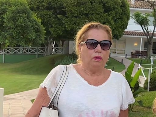 Preocupación en el rostro de Mayte Zaldívar a la salida del hospital tras el nuevo ingreso de Julián Muñoz