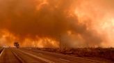 Incendios forestales en Texas se propagan sin control, mientras el gobernador Abbott declara el desastre para 60 condados