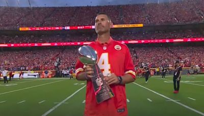 Forgotten Chiefs quarterback receives huge ovation from crowd during ceremony