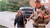 整天沒進食！烏國98歲勇嬤手持木棍 步行10公里逃出占領區