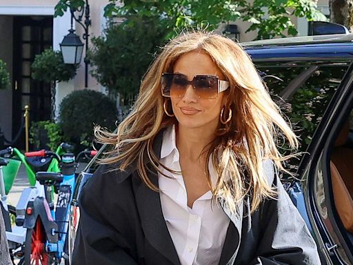 Jennifer Lopez Blends In With Parisians in a Timelessly Chic Fit