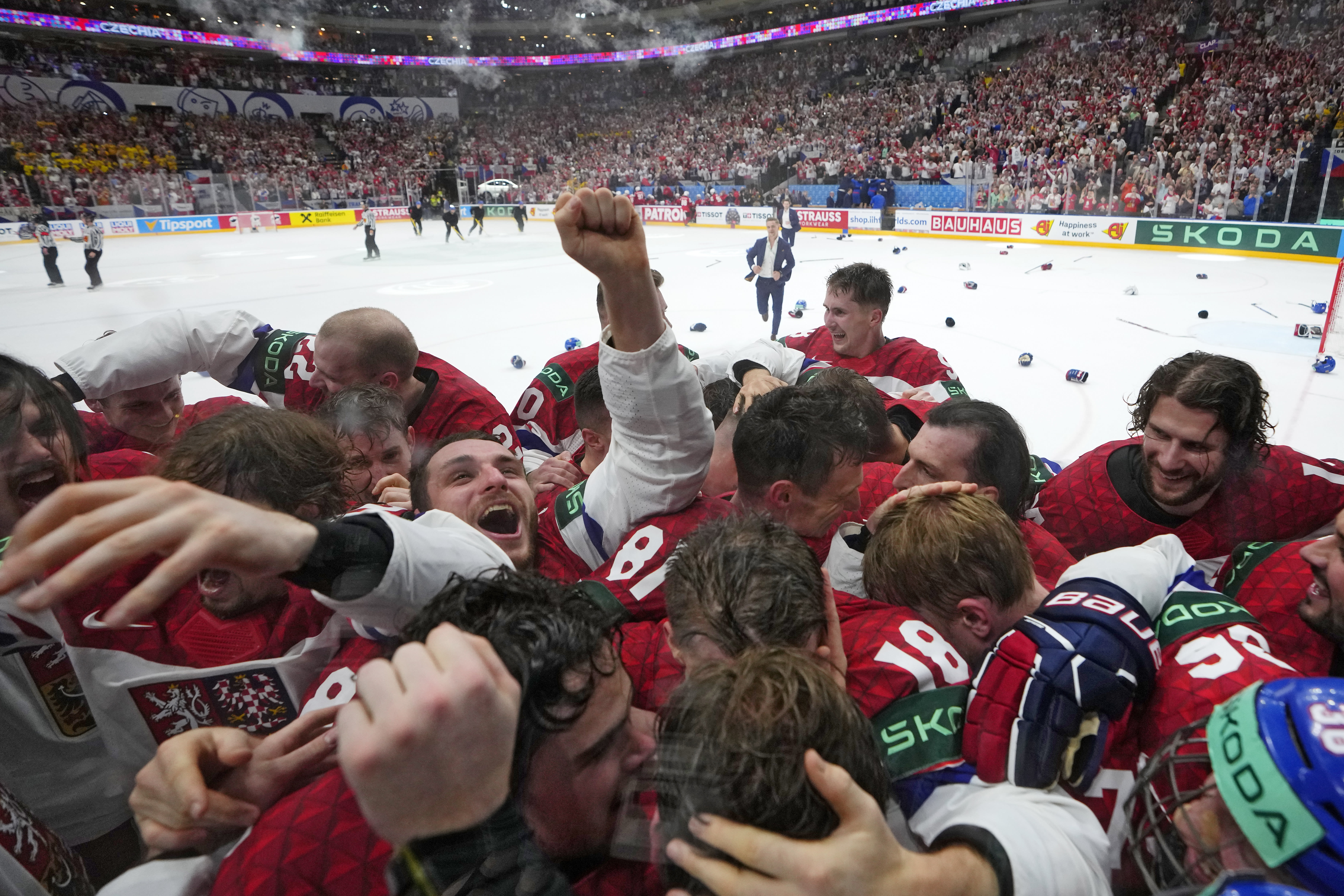 Czech Republic shuts out Switzerland 2-0 to win hockey world championship