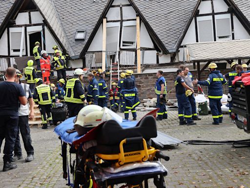 Hotel Collapse in Germany Kills 2 and Prompts Frantic Rescue Mission