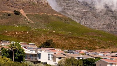 El incipiente ‘apartheid’ energético en Sudáfrica: placas solares por un lado, barrios a oscuras por otro