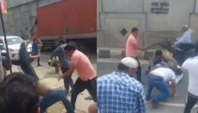 Kicks, Slaps And Punches Rain on Busy Ghaziabad Road Between 2 Groups: VIDEO