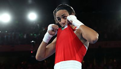 La boxeadora argelina Imane Khelif gana la medalla de oro tras la tormenta de críticas en redes sociales