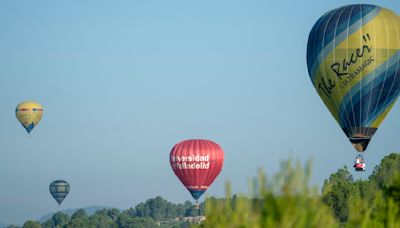 In dazzling display, hot-air balloons take flight at European Balloon Festival in Spain