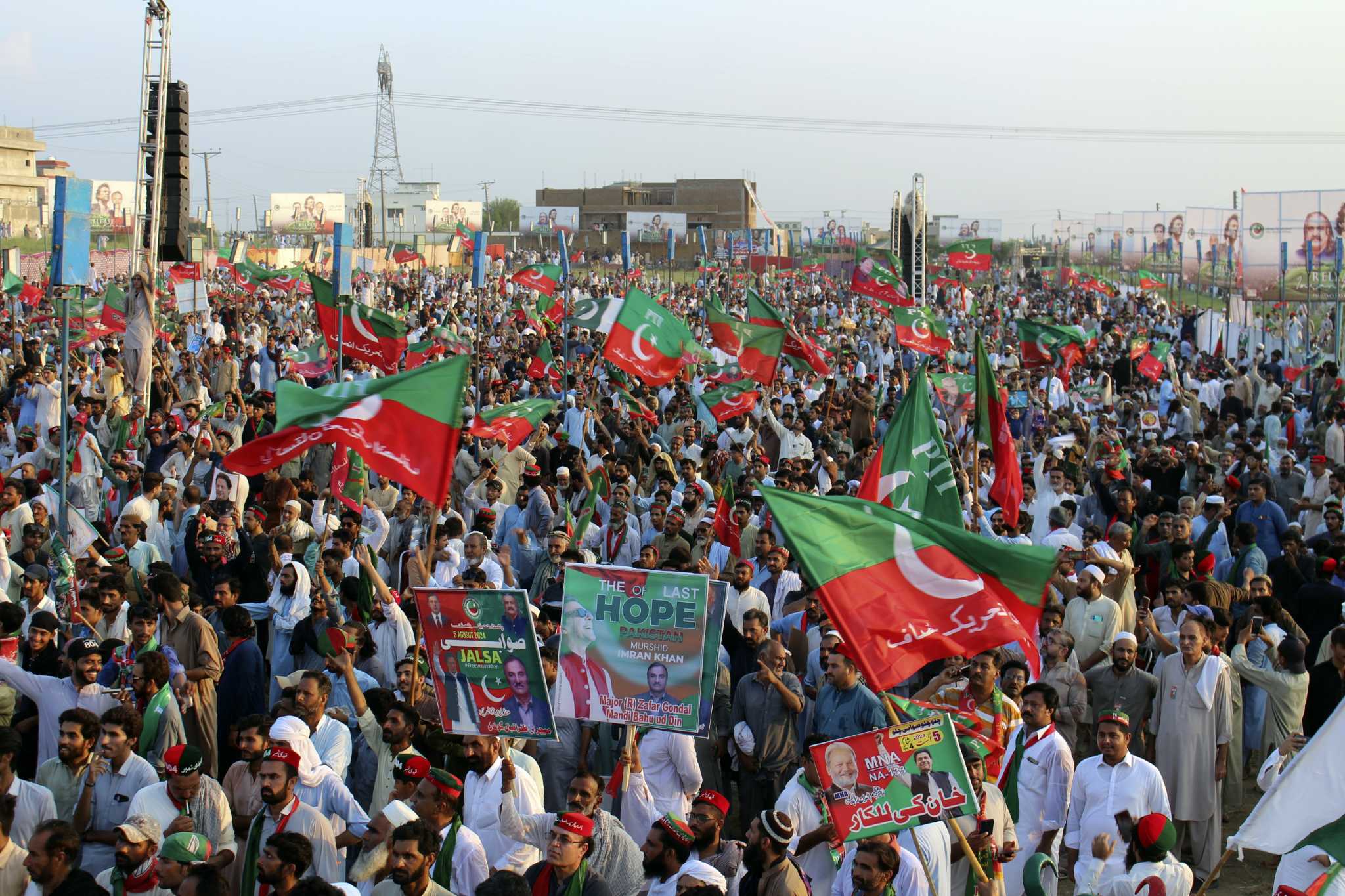 Thousands of supporters of Pakistan's imprisoned ex-Prime Minister Khan rally to demand his release