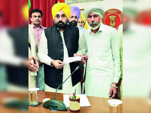 Punjab CM Bhagwant Mann hands over Rs 1 crore cheque to Shubhkaran Singh's family | Chandigarh News - Times of India