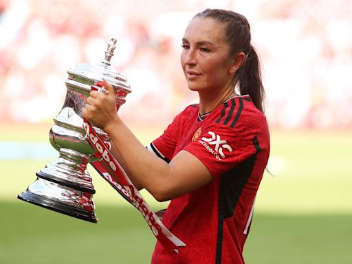 Katie Zelem: Manchester United captain leaves WSL club on free transfer after six years when contract expires - Eurosport