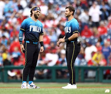 Trea Turner exits game vs. Giants with left hamstring soreness