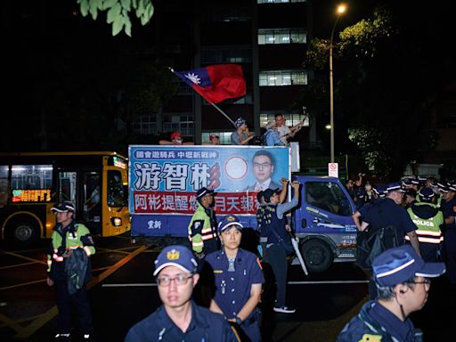 Taiwan Lawmakers Defy Protesters, Look to Pass Bill on Friday
