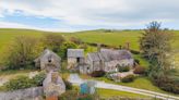 Character property from 1600s near Abersoch has own chalet and views of Eryri