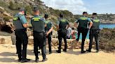 La Guardia Civil identifica a algunos de los bañistas de Es Caló des Moro