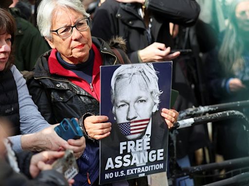 Columna de José Miguel Ahumada: La valentía de Julian Assange - La Tercera