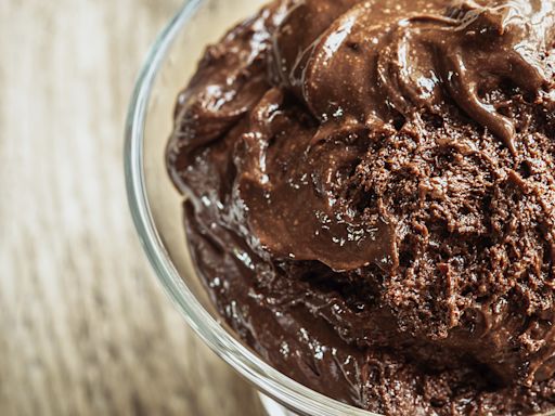 « Elle est incroyablement gourmande » : Christophe Michalak partage la recette de sa mousse au chocolat