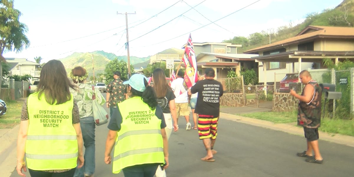 Neighborhood watch group walks through Maili, spurred by mayor’s words