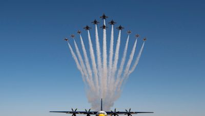 Thunderbirds will fly with Blue Angels during homecoming air show