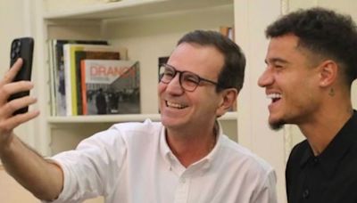 Vascaíno, Eduardo Paes recebe Philippe Coutinho na prefeitura ao som de 'a barreira vai virar baile'; vídeo