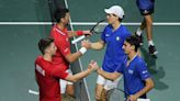 Copa Davis: Jannik Sinner levantó tres match points, le ganó a Novak Djokovic, Italia dio vuelta otra serie y jugará la final