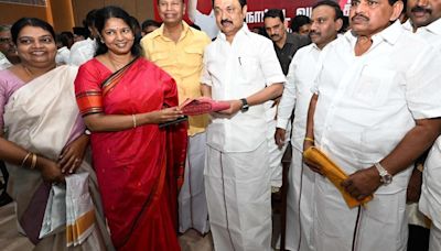 Stalin meets winners of Lok Sabha election in Tamil Nadu