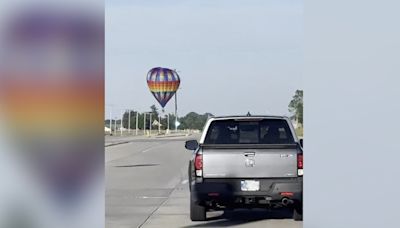 3 seriously injured after hot air balloon strikes power lines, crashes: FAA