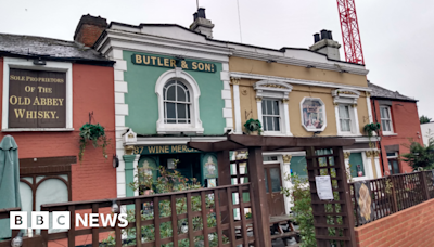 Hundreds sign petition to save historic Reading pub