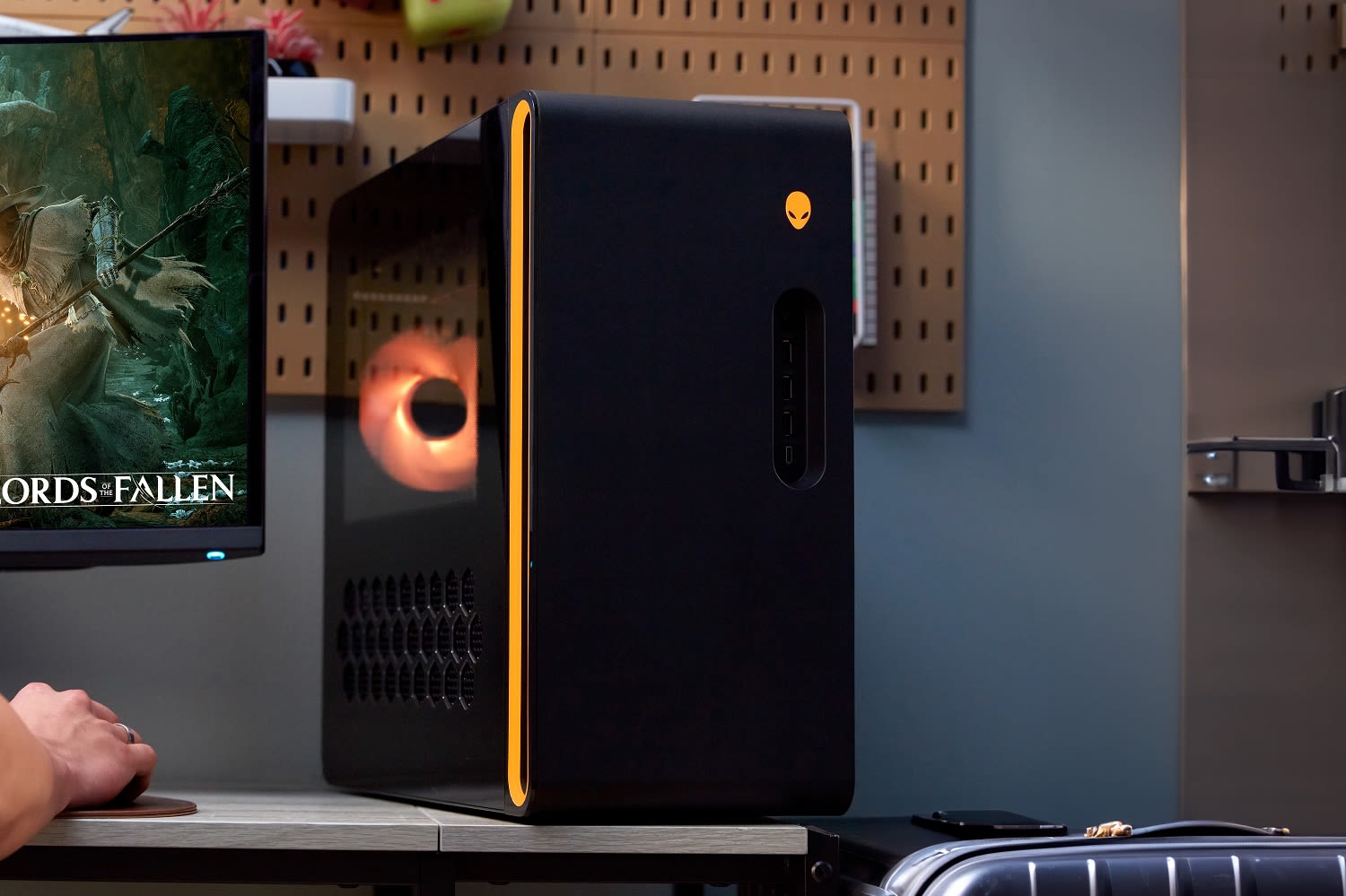 This Alienware gaming PC has a $400 price cut today