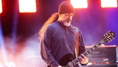 Kim Thayil of Soundgarden Explains Why Chris Cornell Played the Lead Part on “Black Hole Sun”