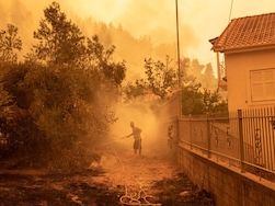 California wildfire: Firefighters make progress but heat, fire risk expand