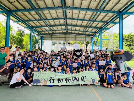 高雄熊、陸龜、球蟒都來了 高雄「行動動物園」巡迴北高雄校園