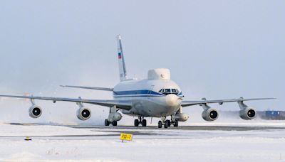 飛機餐有「黑色黴菌」! 達美航空24人身體不適 凌晨3點緊急降落紐約市 | 國際 | Newtalk新聞