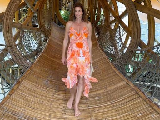 Cindy Crawford's Floral Maxi Dress Included This Breezy Detail That's So Practical for Summer