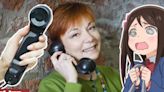 Mujer cobra 500 dólares para enseñar a Millenials y Gen Z a superar la fobia y ansiedad de hablar por teléfono con otro ser humano