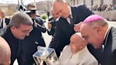El papa Francisco recibe al arzobispo de Valencia