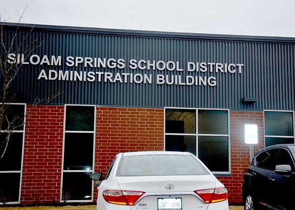 Siloam Springs School Board weighs in on cellphone survey | Siloam Springs Herald-Leader