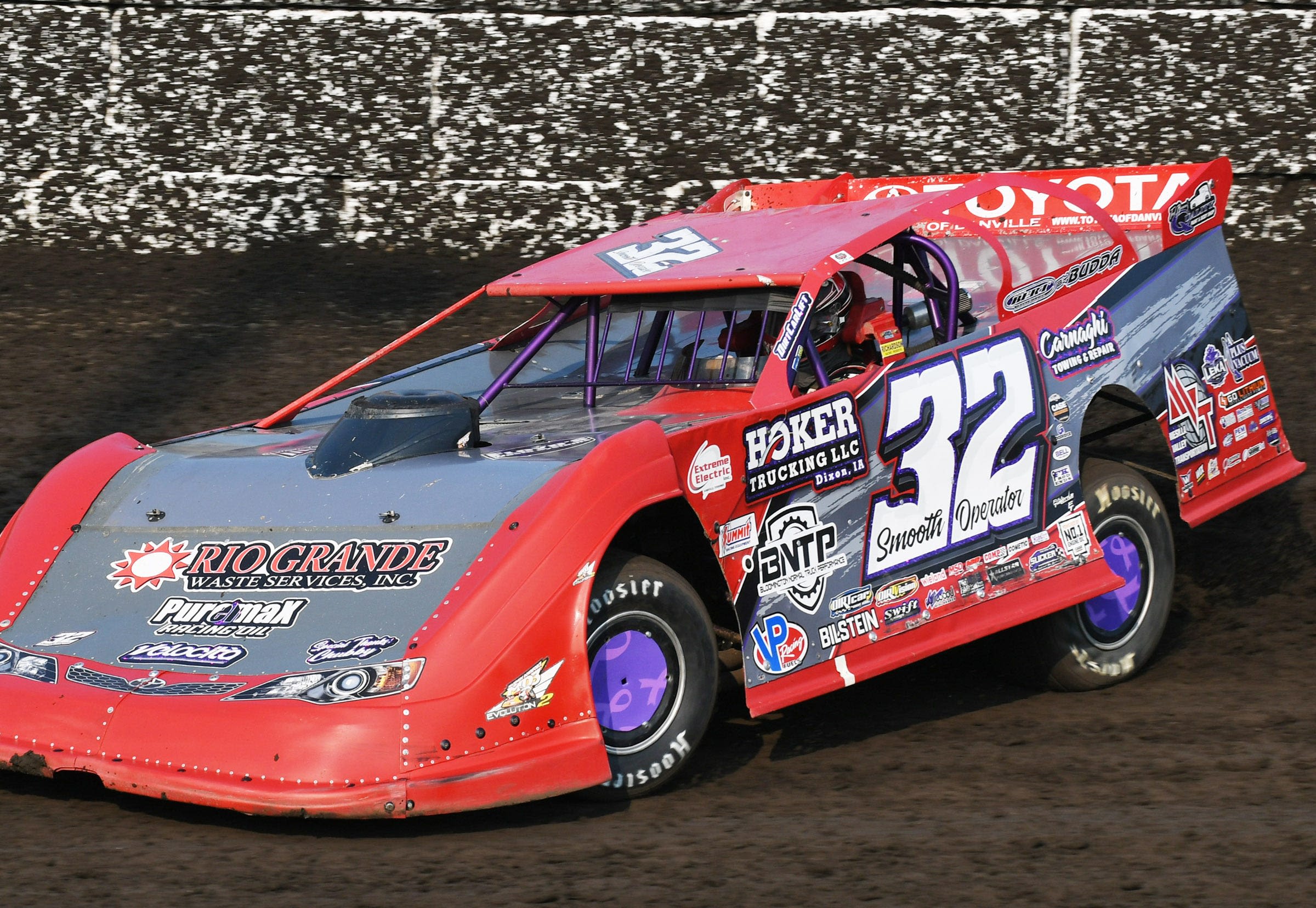 The World of Outlaws late models race at Wisconsin's Wilmot Raceway for the first time. Here's what to know.