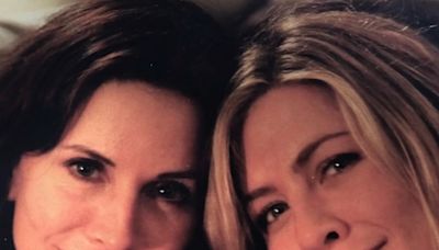 Courtney Cox faz 60 anos e ganha declaração emocionante de Jennifer Aniston