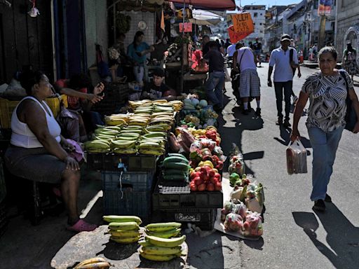 El espejismo de la economía de Venezuela: compras en dólares y el crecimiento más alto de la región después de la debacle