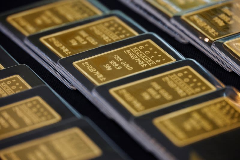 Fed rate cut hopes, geopolitical tensions lift gold prices