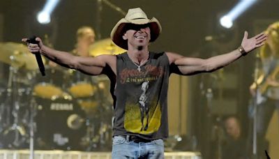 Kenny Chesney on leaving his ego on the stage: ‘I work really hard at leaving that person up there'