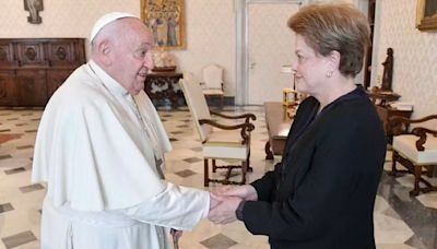 Papa recebe Dilma no Vaticano e faz pedido: 'Reze por mim e eu rezo por você'